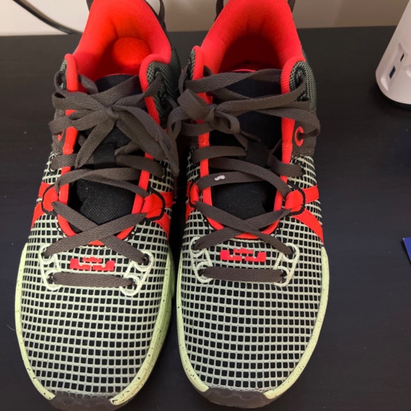 Shoes - Picture 7 of 12